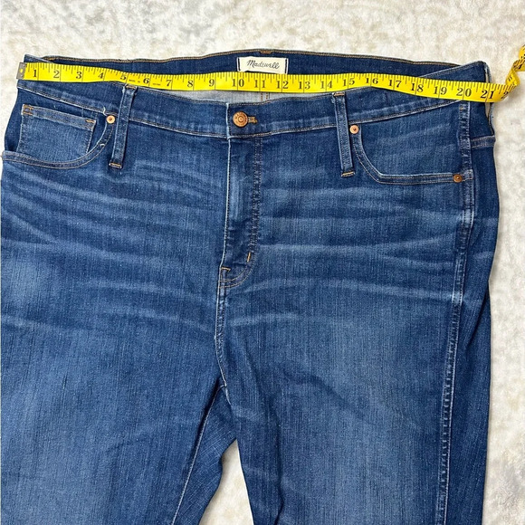 Madewell 9” High Rise Skinny Raw Hem Jeans - Picture 7 of 9